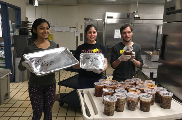 students pack trays of food at the UI Health Hospital